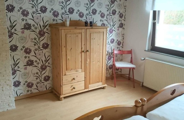 Great, cottage very well equipped. Approximately 8 minutes walk to the lake.