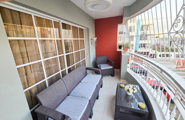 GREAT LOCATION 3 BED, 2 BAD, 5 MIN WALK TO PALMARES MALL