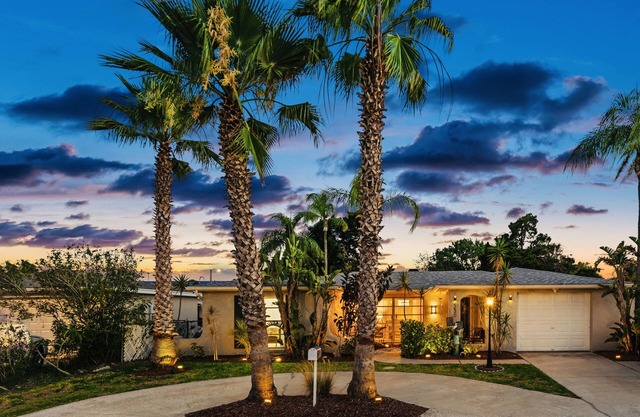 🌴 Great escape with private heated pool LOOK INSIDE