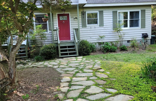 Great family getaway! Mountains of NE GA Explore Nature and downtown Clayton