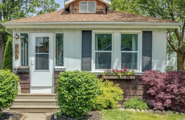 Great for families, 2 full bathrooms. Walkable to Downtown Ferndale.