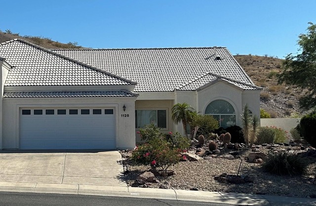 Great for families. Den is 4th bedroom with full bunk beds. Gated Community