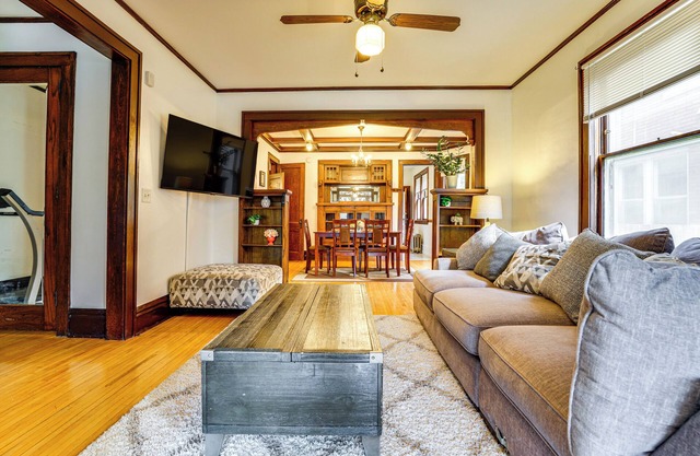 Great for Travel Nurses, Remote Workers! MPLS Home