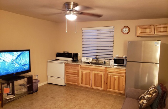Great Furnished Guest House Central Tucson TV Wifi