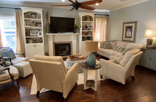 Great getaway in Oxford for Christmas or New Years! Like a Hallmark Movie!