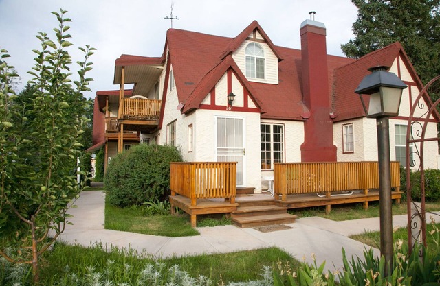Great Home, Fully Furnished and a now a new sauna for after the days adventures!