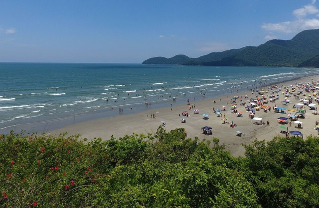 Great house facing the sea, beach and the ecological reserve of Juréia.