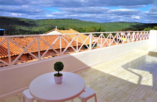 Great house w/season in Sheets, overlooking the city and the mountains.