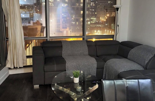 Great Locale 1BR + Den Suite