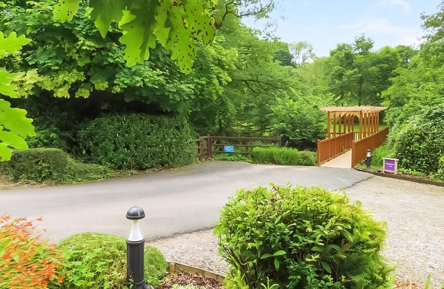 Great location and well-equipped lodge set in mature and beautiful gardens.