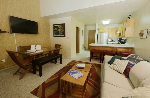 Great location beautiful views | 2 Bed, 2 Bath