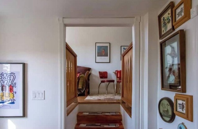 Great location! Berk/SF/Oak Full o Art! Renovated!