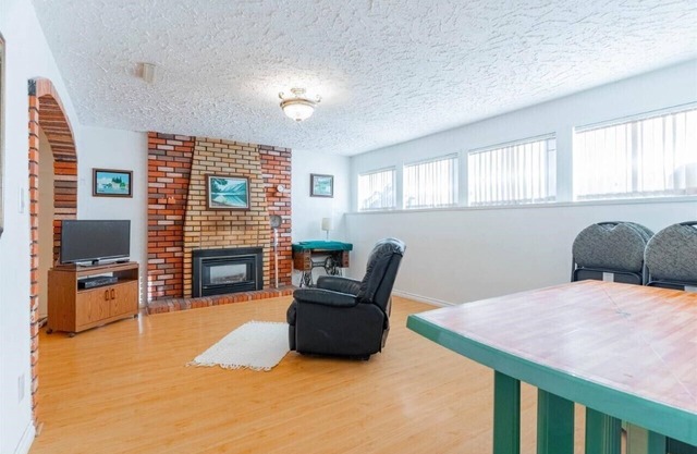 Great Location, Family Room for 6 Near Guildford Town Center, Surrey!