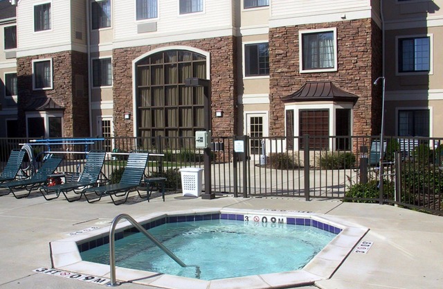 Great Location | FREE Wi-Fi + Pool + Hot Tub
