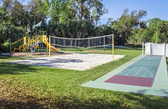 Great Location! Minutes Away from Downtown, Free Breakfast & Parking