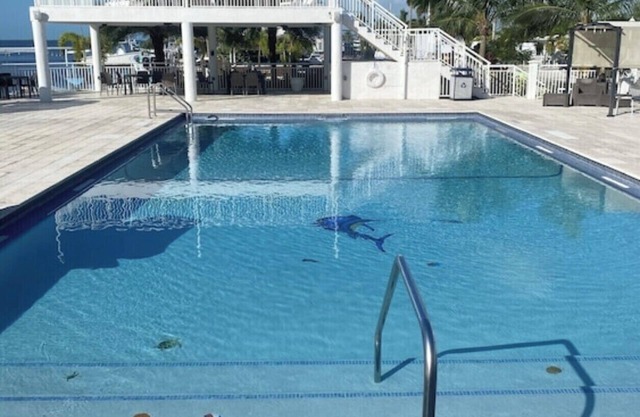 Great location -pool-boat ramp-marina-golf cart