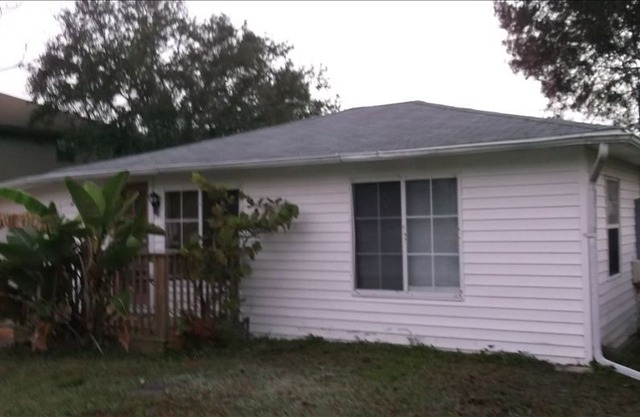 Great Ozona Home, Walk to the Water, Golf Cart Community.