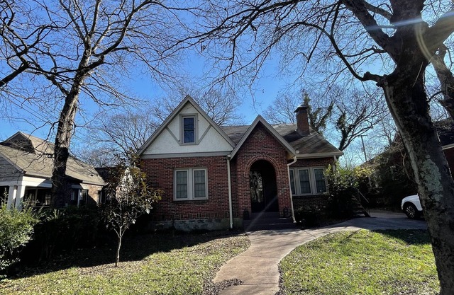 Great quiet location in the heart of Nashville minutes away from downtown.