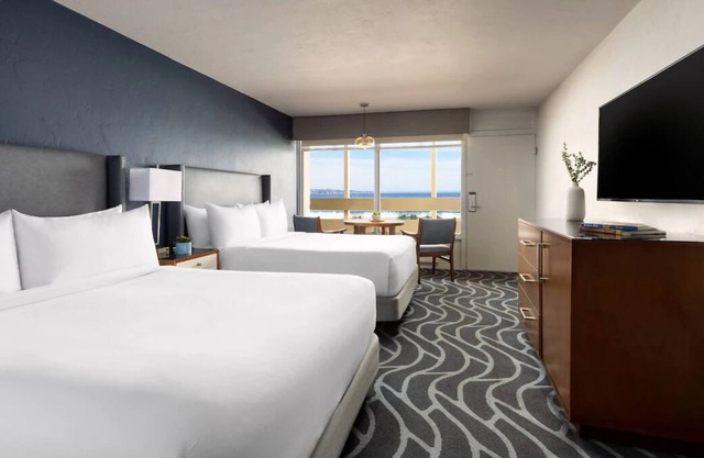 Great Relaxing Overnight Stay! 4 Classy Units, Ocean View, Pool