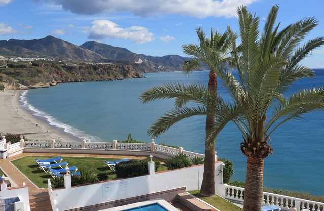 Great Seafront Penthouse: 2 units redesigned into one fabulous facility.