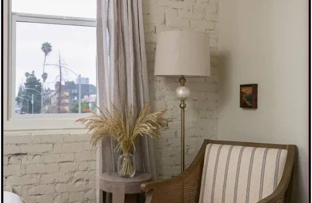 Great Spot for Two in Downtown LA!