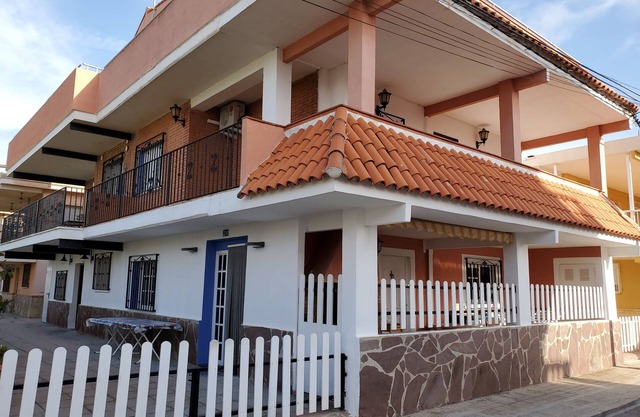 Great Townhouse 1st line beach Moncofar, Barbecue, Solarium and high speed WIFI