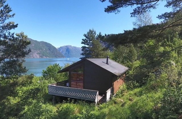 Great vacation cabin Norway, in the Hardanger Fjordpanorma, motorboat 20 hp for rent