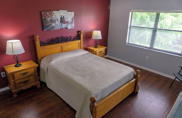 Great Vacation Starts Here! 2 Outdoor Pools and Hot Tub, Free Parking, BBQ Area