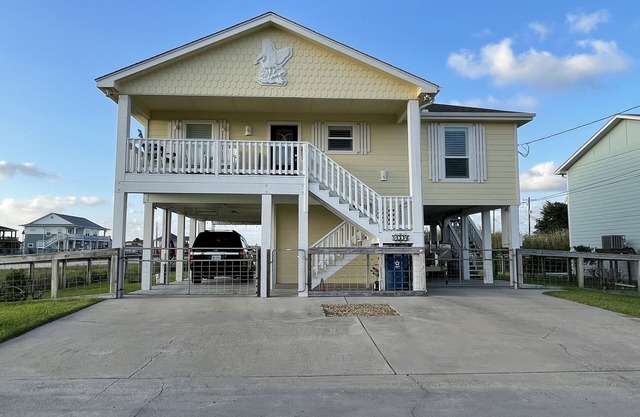 Great Water View! Pets OK! WIFI! Boat parking! Fish Cleaning Station! Ice!