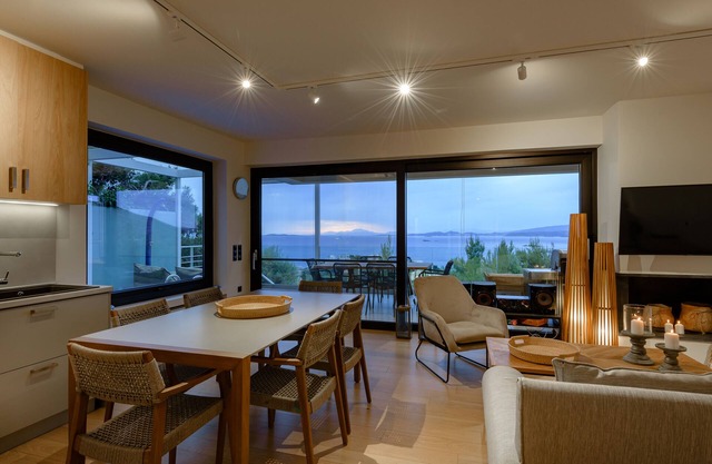 Greek Zen villa - stunning sea view -top of the hill in Athens Riviera
