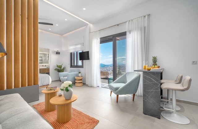 Green & Blue Suites: Odyssey Suite (A/C, Balcony,300Mbps Wi-Fi)