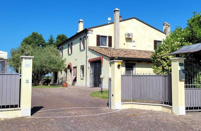 GREEN CHEZ BARNIE fabulous private apartment in villa