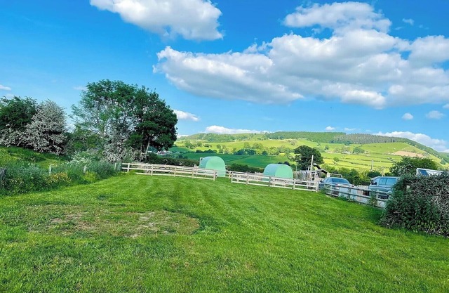 Green Dragon and Kitchen Pod - Sleeps 2 & Parking