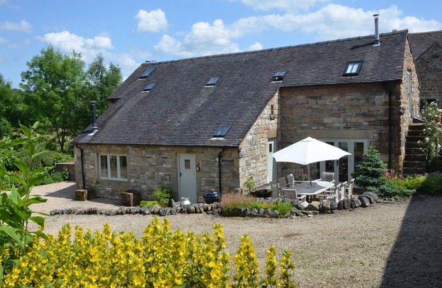 GREEN FARM STABLES, family friendly, with open fire in Hognaston