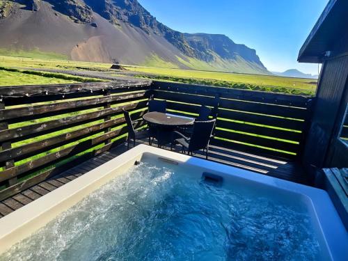 Green Farm Stay Sky Retreat & Private Hot Tub