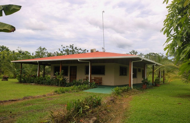Green House, Your Family home 5 minutes from Río Celeste.