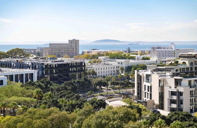 Green Point 8th-Floor Stay with Stunning Views
