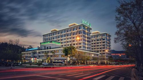 Green Season Hotel