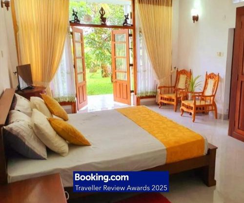 GreenHeart- Family Room-Micro Apartment, AC- Hot W, Garden View, separate Varanda & Dining Area - Travel Awards 2025