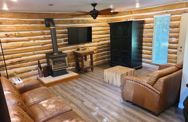 Greenlodge Cottage - Grand Bend, Ontario, Canada