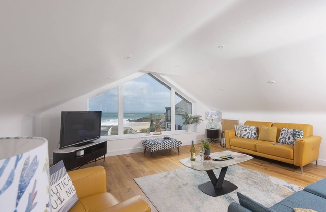 Greensleeves - a house that sleeps 8 guests in 4 bedrooms