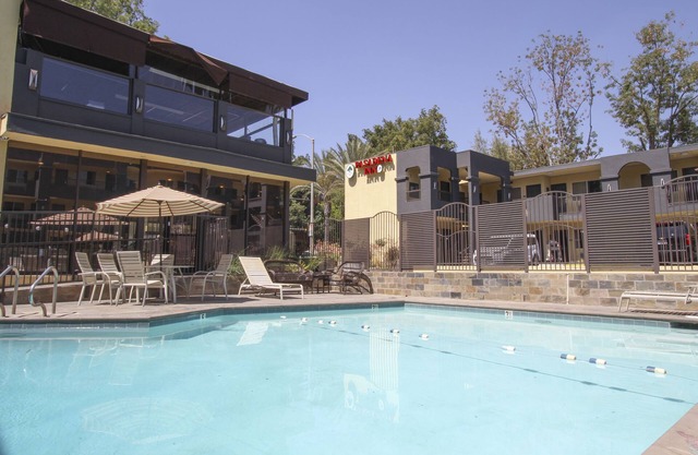 GreenTree Pasadena Inn