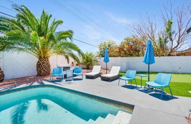 Greenway Villa, Newly remodeled, Pool, Putting green and Patio