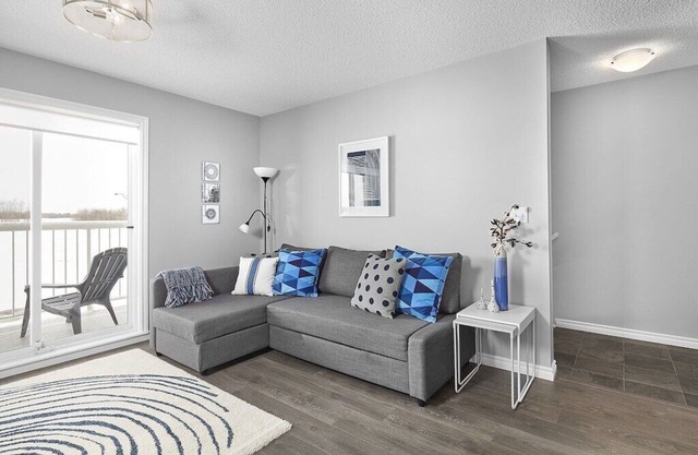 Grey Havens Laneway home w/garage, balcony, AC near WEM!