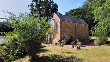 Greystones Cottage - Three Bedroom House, Sleeps 6