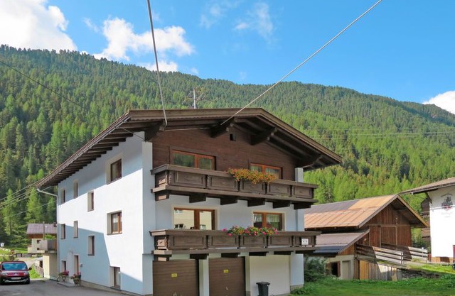 Gries am Brenner Apartment, Sleeps 8 with Free WiFi