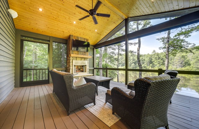 Grill + Water Views: Chinquapin Resort Home