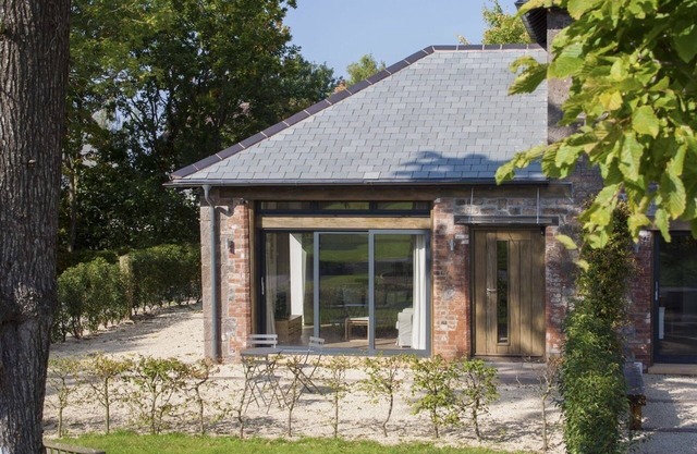 GROOMS COTTAGE, pet friendly, luxury holiday cottage in Talaton