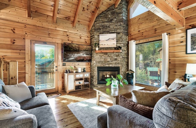 Groot's Place - 5min from parkway - massage chair/Air hockey/foosball