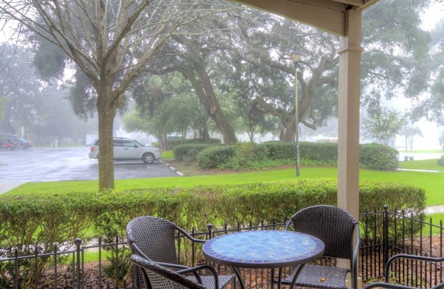 GROUND FLOOR, WASHER & DRYER, PET FRIENDLY. CLOSE TO BEACH AND VILLAGE!